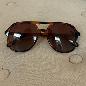 women’s oversized tortoise shell sunnies